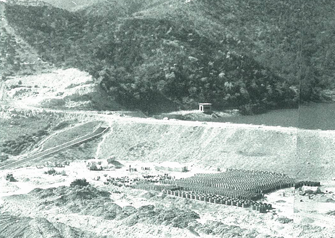 1973.12 저수지, 광활한 개발단지에 조림을 하기 위해 선결되어야 했던 물