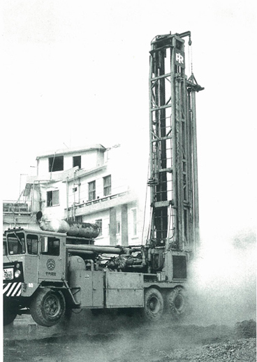 1977  δ ó  õ 